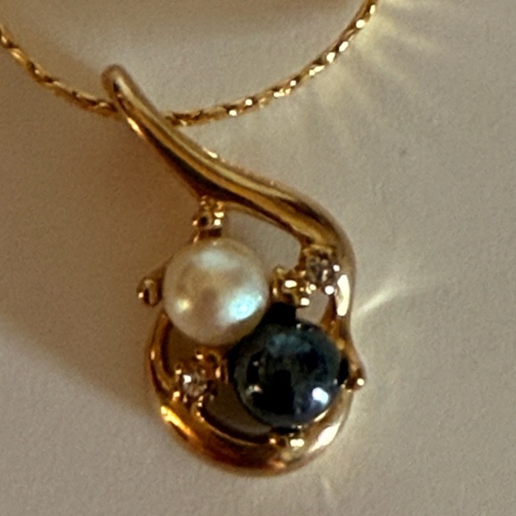 Vintage Mid Century Mod Gray & White Faux Pearls Goldtone Pendant Necklace - Picture 9 of 15